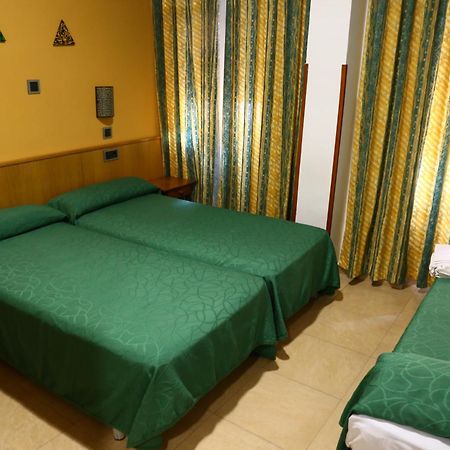 Hostal Muralla Plasencia Eksteriør bilde