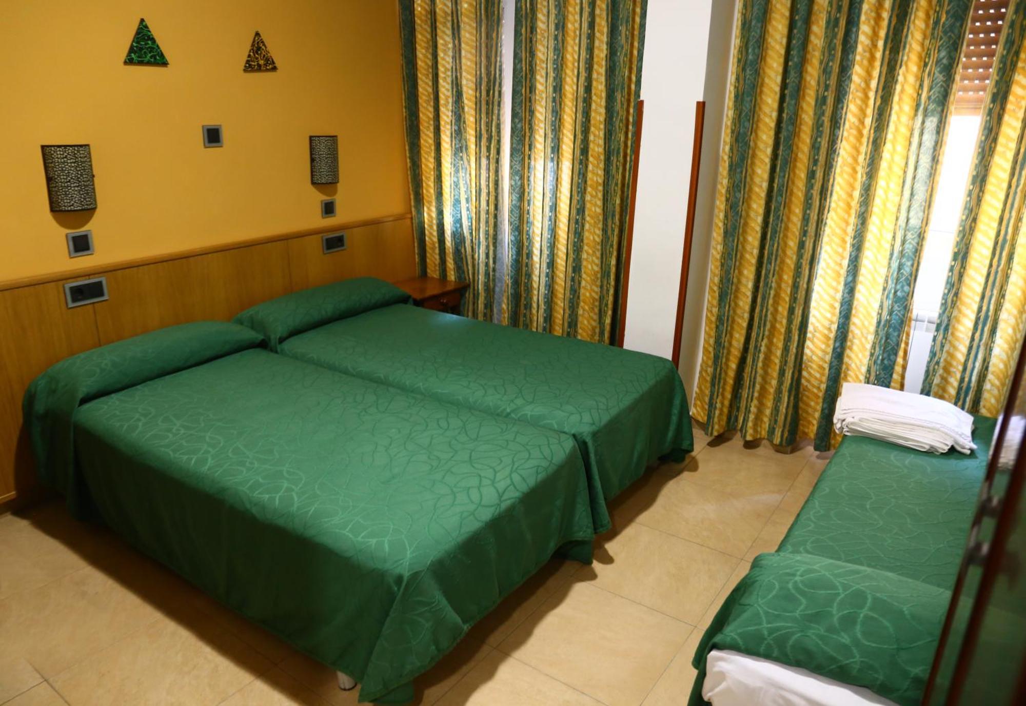 Hostal Muralla Plasencia Eksteriør bilde