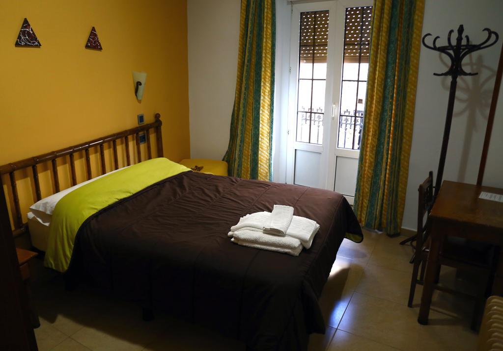 Hostal Muralla Plasencia Eksteriør bilde