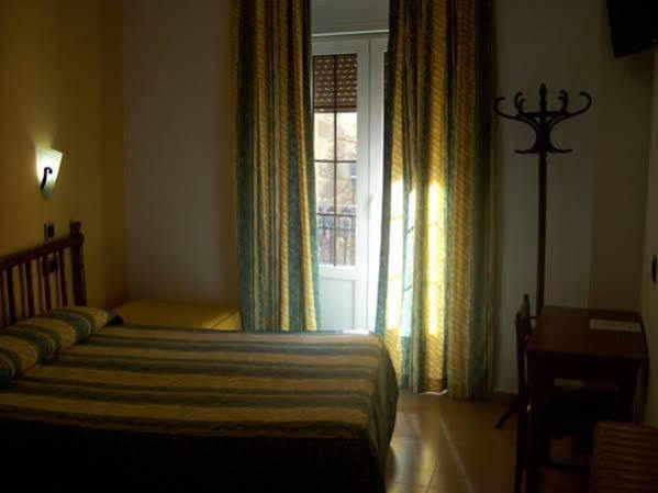 Hostal Muralla Plasencia Eksteriør bilde