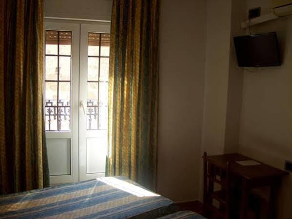 Hostal Muralla Plasencia Eksteriør bilde