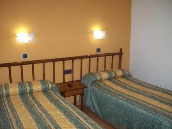 Hostal Muralla Plasencia Eksteriør bilde
