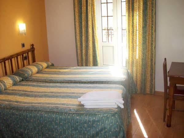 Hostal Muralla Plasencia Eksteriør bilde