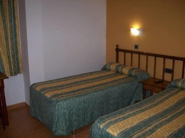 Hostal Muralla Plasencia Eksteriør bilde