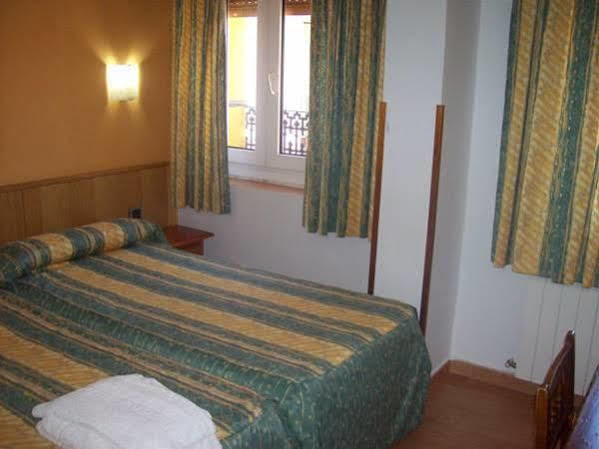 Hostal Muralla Plasencia Eksteriør bilde